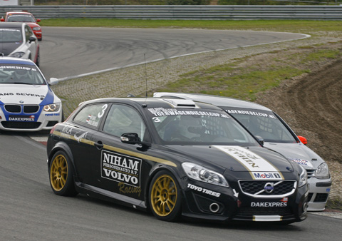 Volvo-equipe Baars/Roeleveld schraapt punten bij elkaar op circuit van Zandvoort